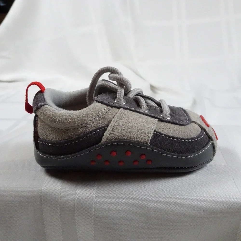 2 Sets Of Vintage Infant shoes. White pair and a Gray/Red pair.